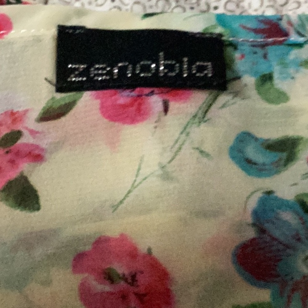 Floral Sleeveless Top - Picture 4 of 5